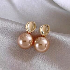 Elegant Gold and Cream Pearl Earrings